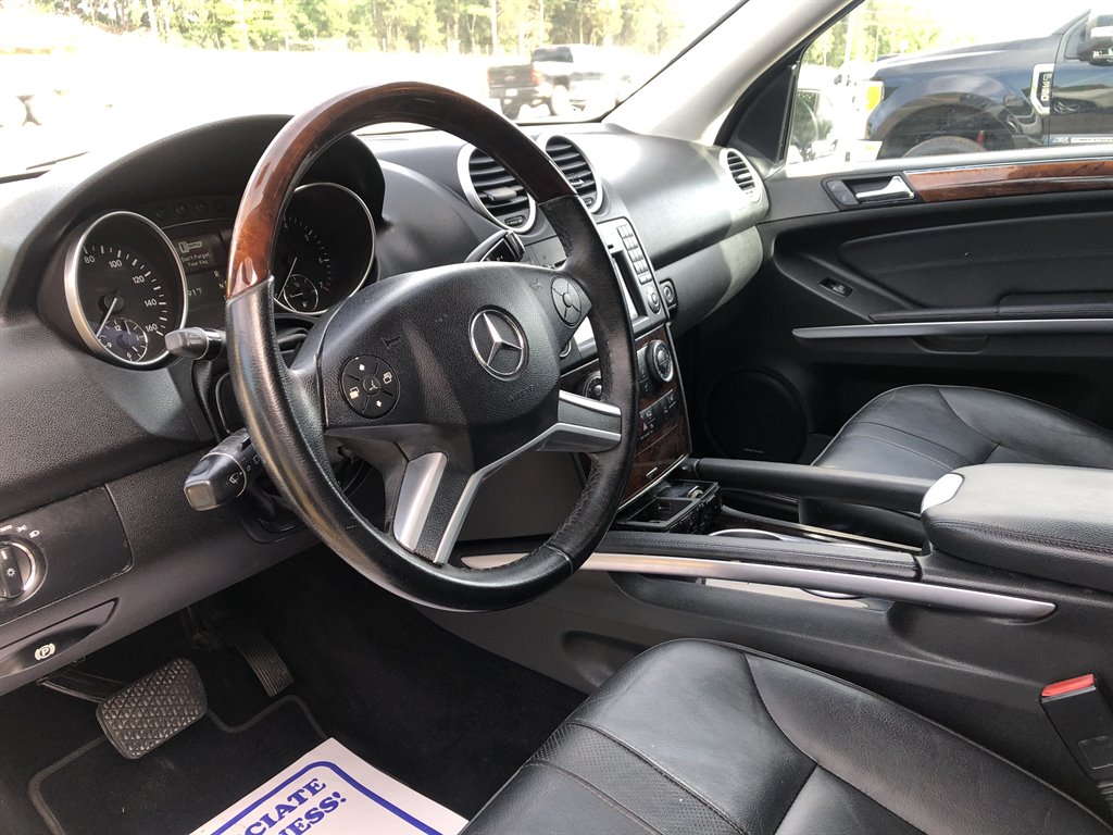 2009 Mercedes-Benz M-Class ML550 photo