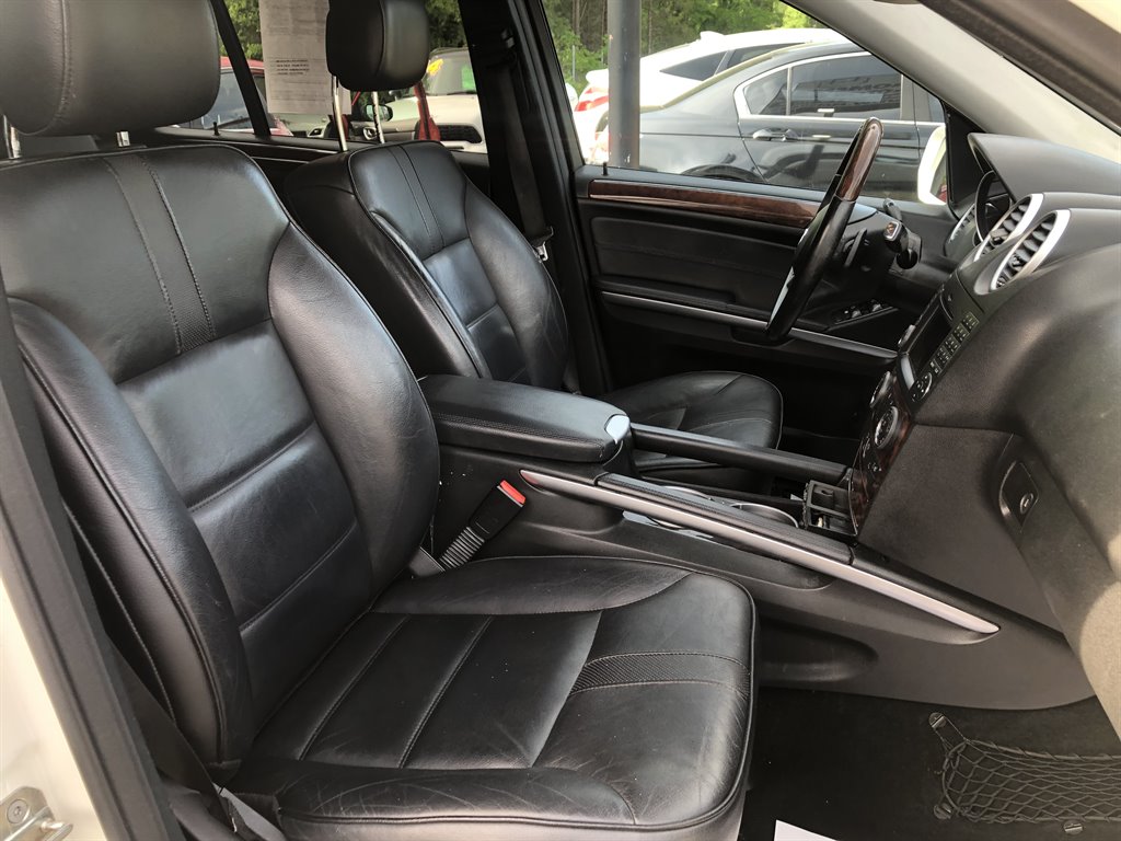 2009 Mercedes-Benz M-Class ML550 photo
