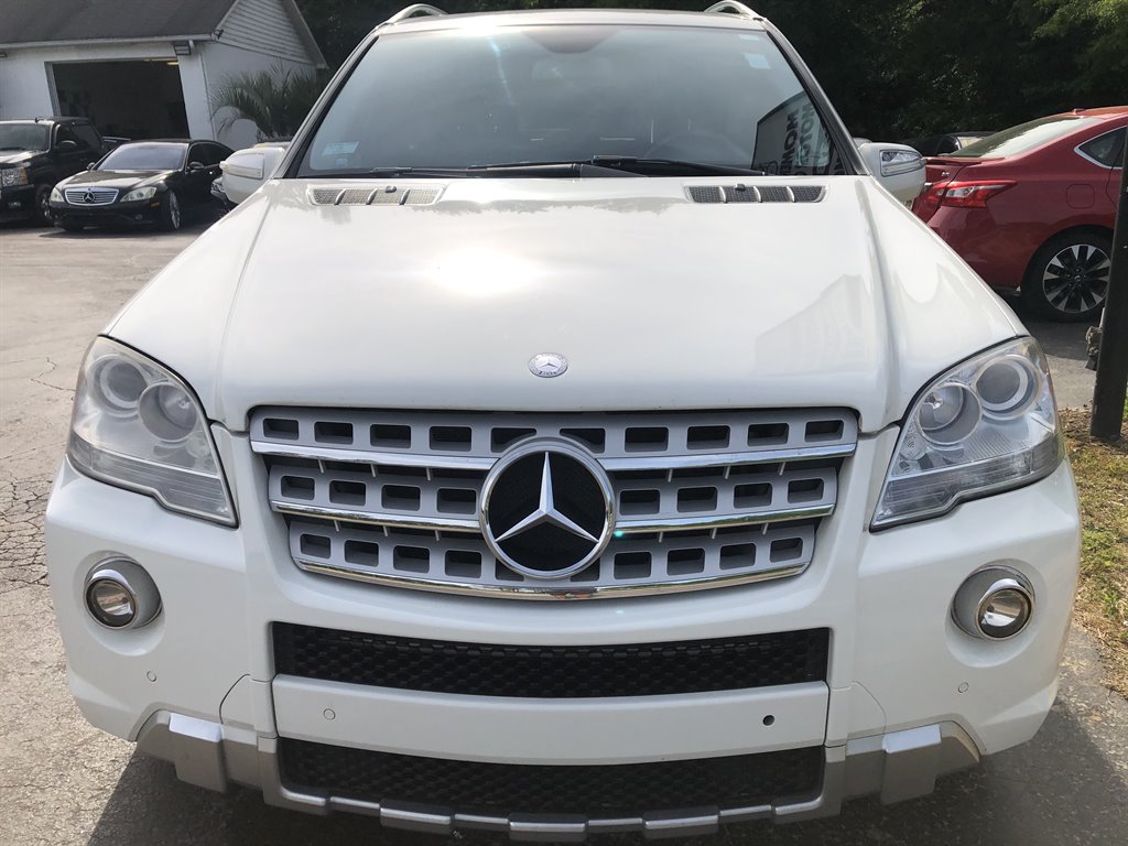 2009 Mercedes-Benz M-Class ML550 photo