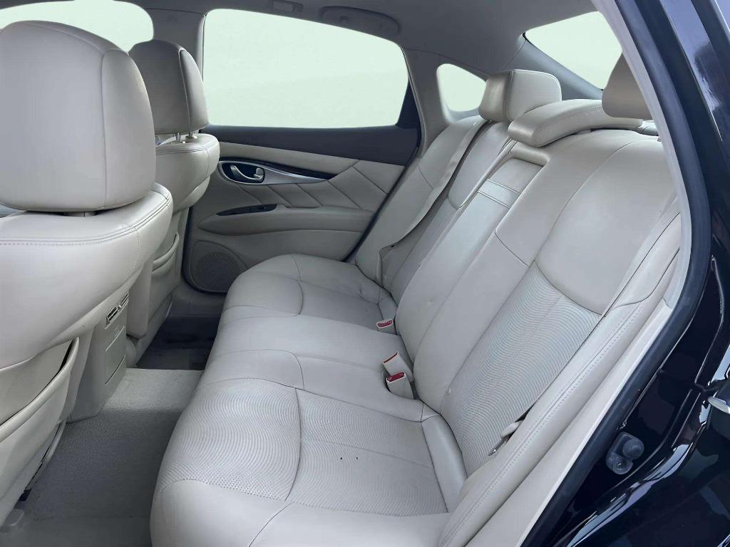 2012 INFINITI M - $17,995