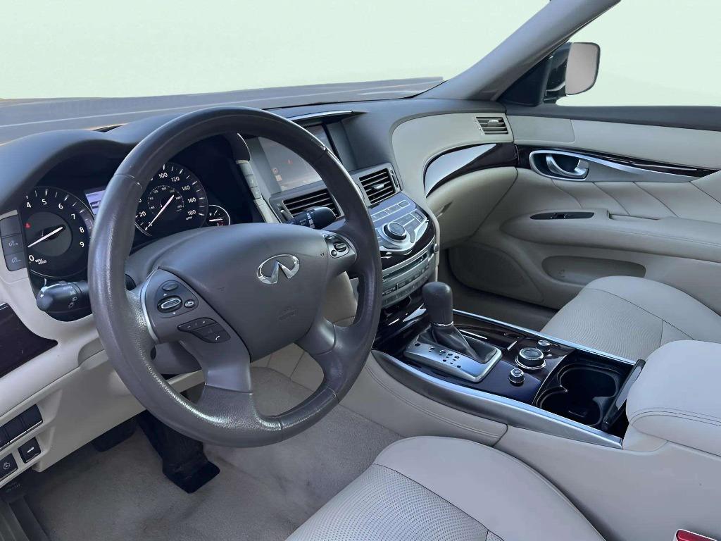 2012 INFINITI M - $17,995