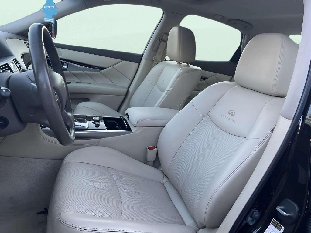 2012 INFINITI M - $17,995