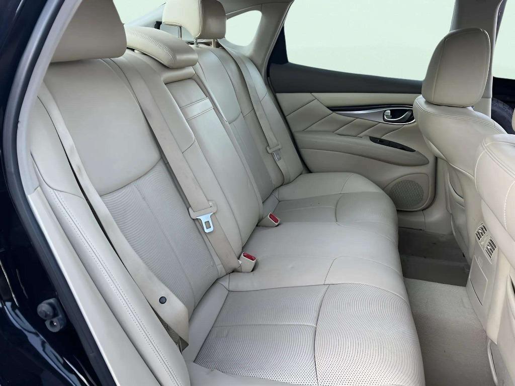 2012 INFINITI M - $17,995