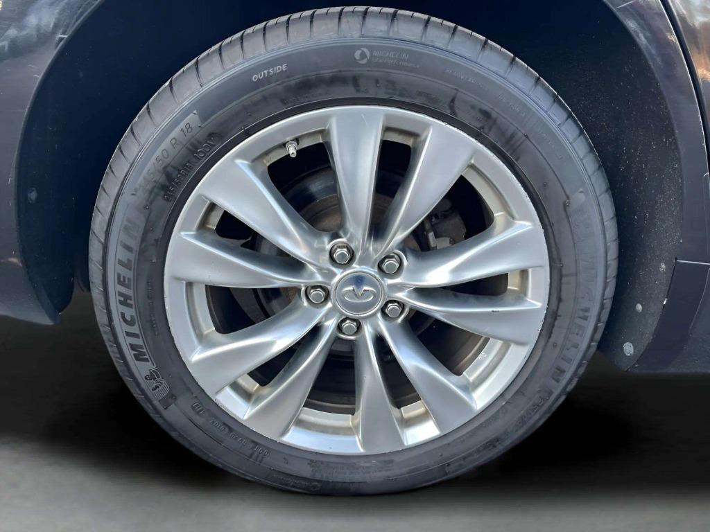 2012 INFINITI M - $17,995