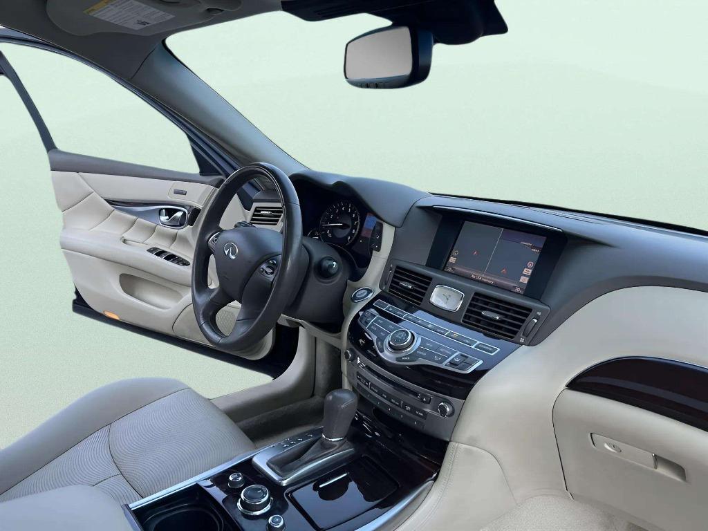 2012 INFINITI M - $17,995
