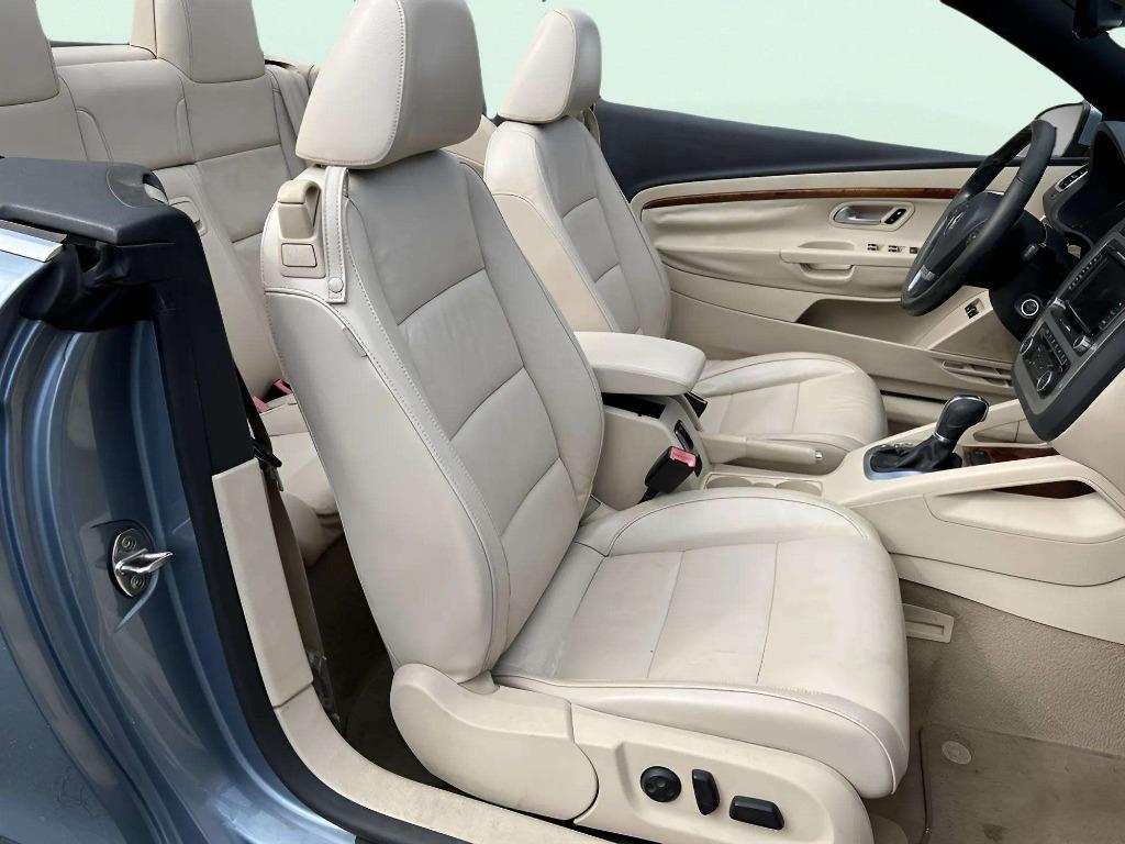 2012 Volkswagen Eos - $11,995