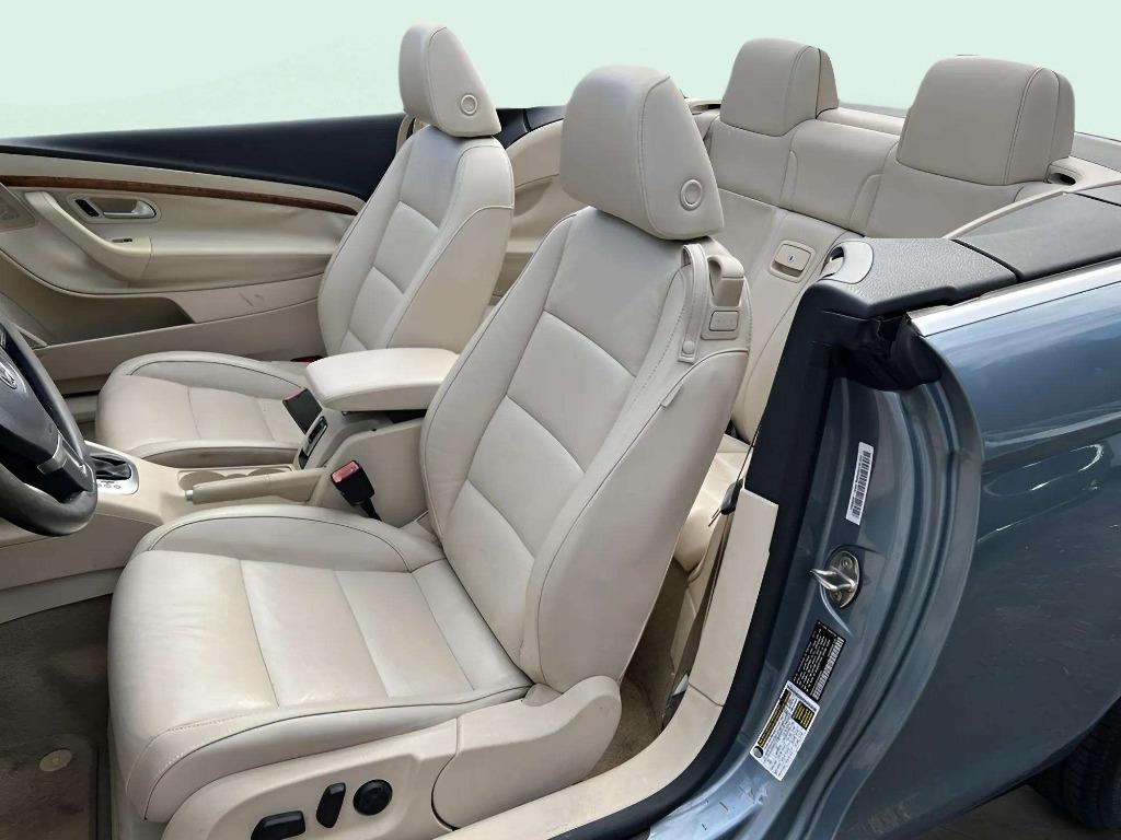 2012 Volkswagen Eos - $11,995