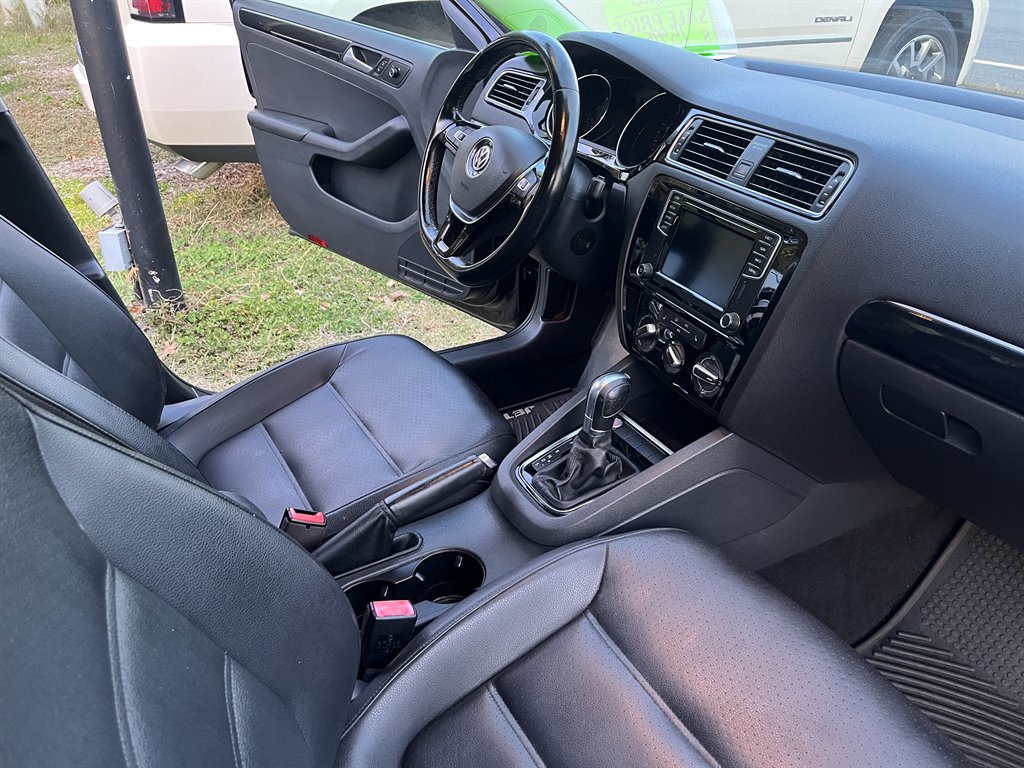 2016 Volkswagen Jetta SEL photo