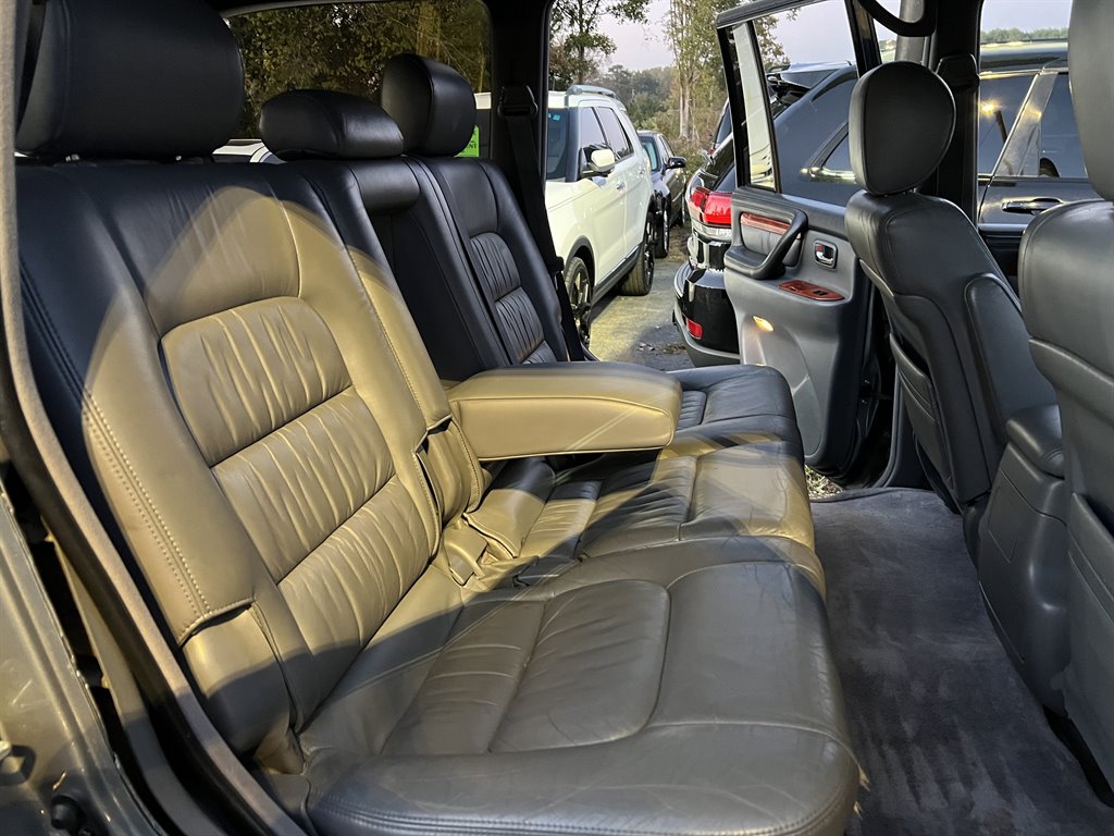 2001 Lexus LX 470 photo