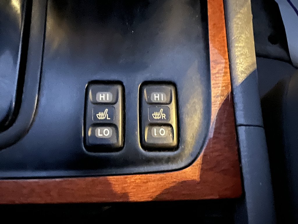 2001 Lexus LX 470 photo