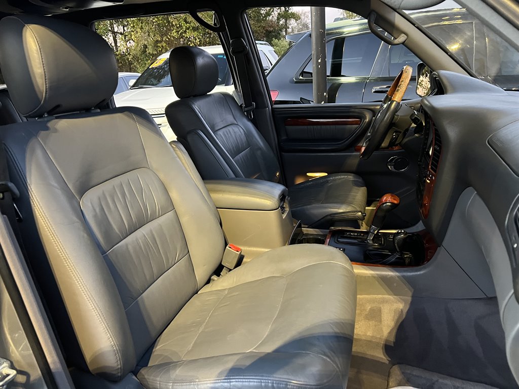 2001 Lexus LX 470 photo