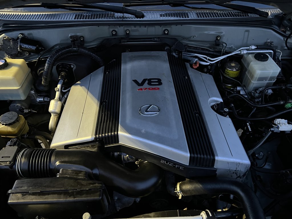 2001 Lexus LX 470 photo