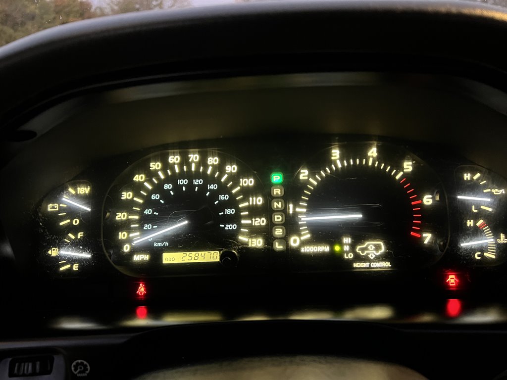 2001 Lexus LX 470 photo