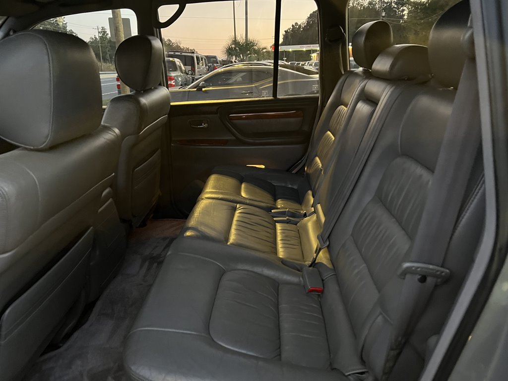 2001 Lexus LX 470 photo