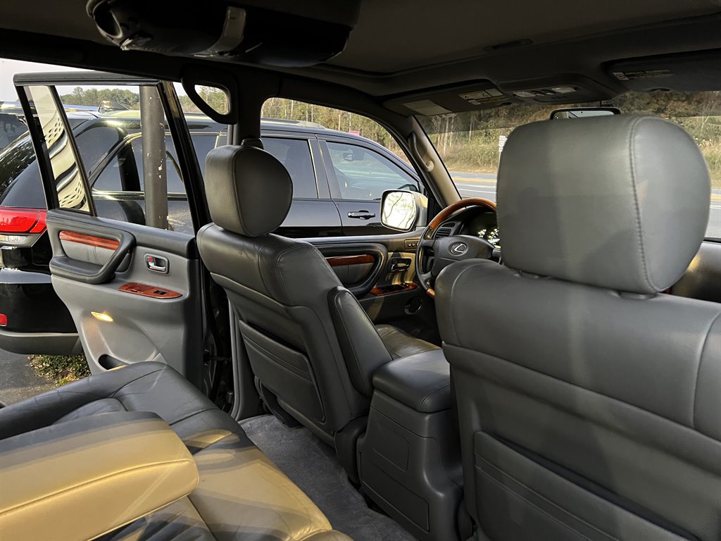 2001 Lexus LX 470 photo