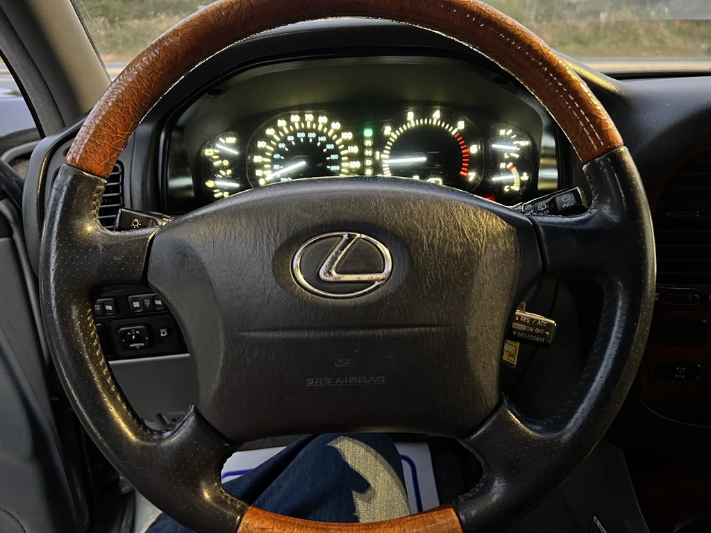 2001 Lexus LX 470 photo