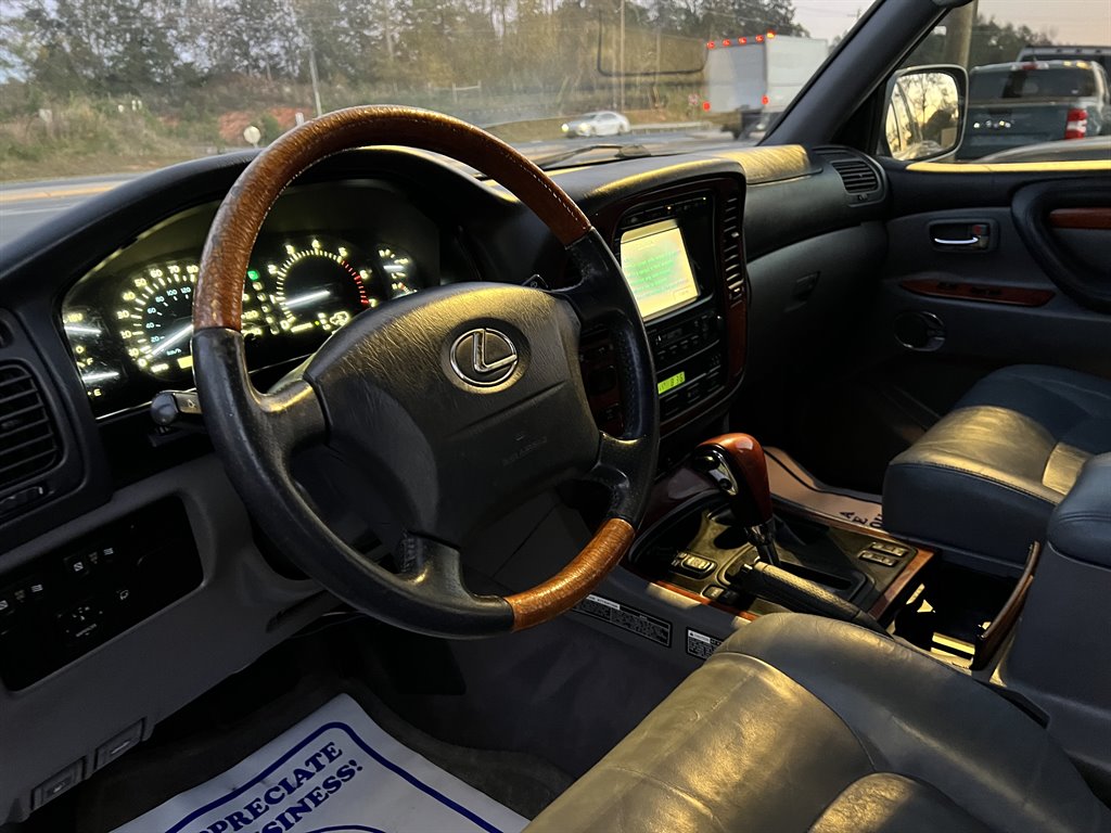 2001 Lexus LX 470 photo