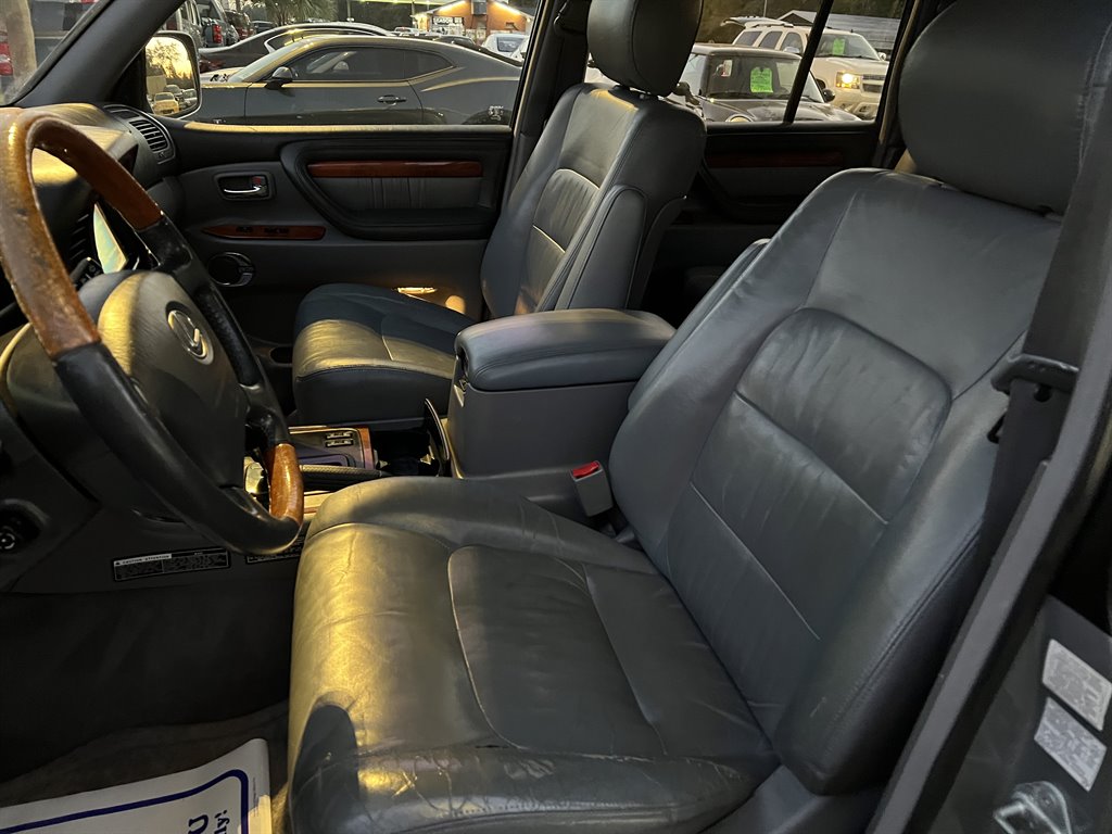 2001 Lexus LX 470 photo