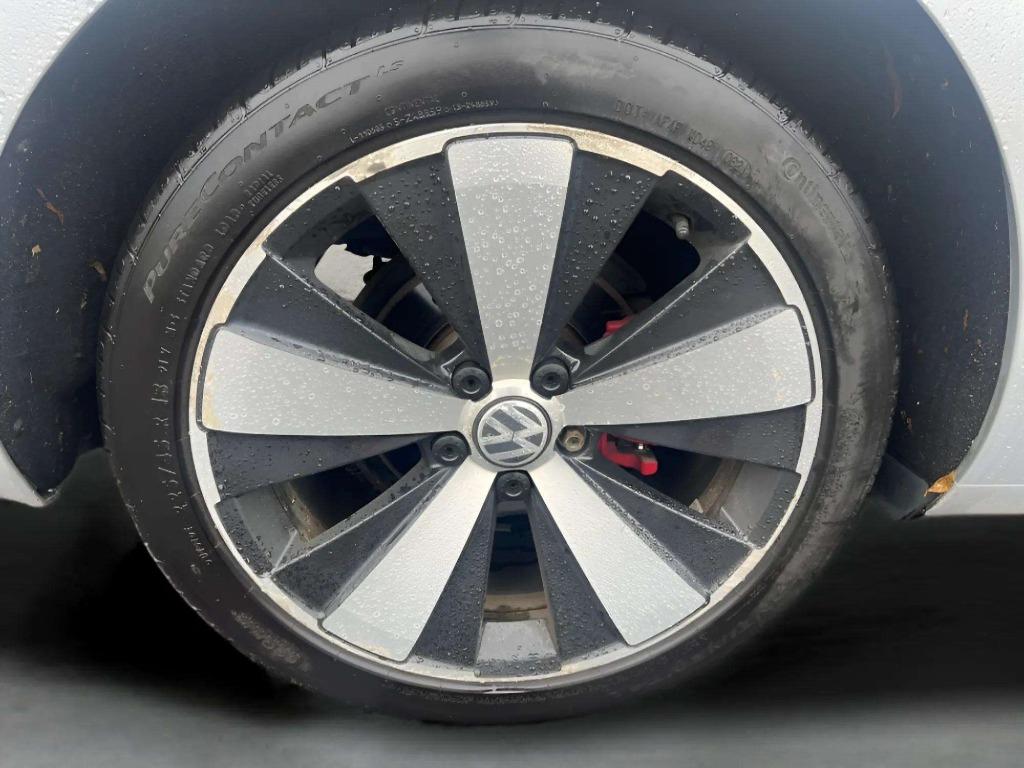 2013 Volkswagen Beetle - $8,995