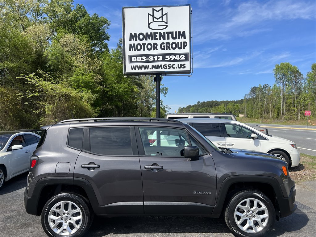 The 2018 Jeep Renegade Latitude photos