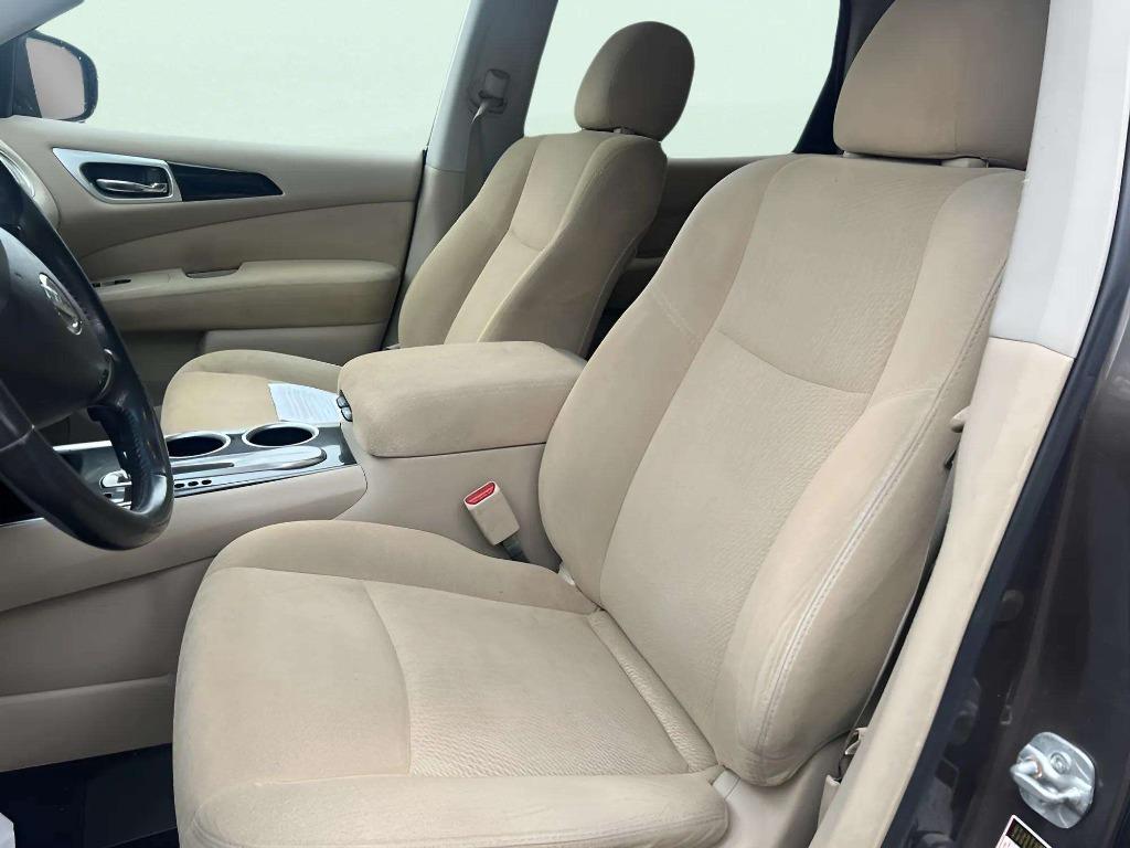 2016 Nissan Pathfinder - $9,995