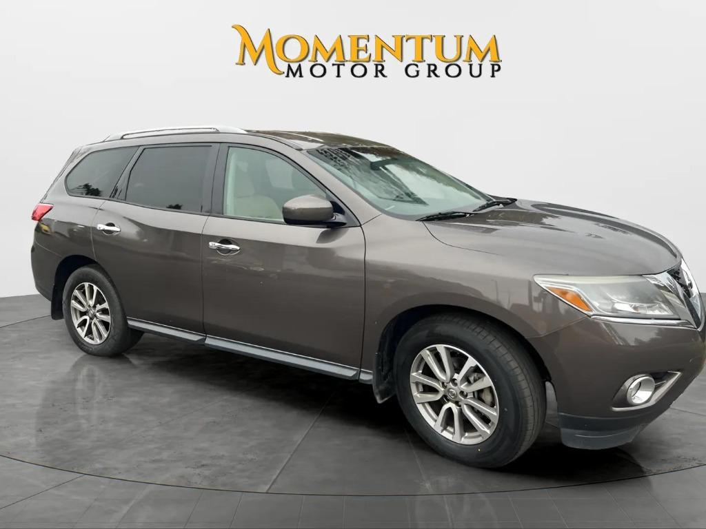 2016 Nissan Pathfinder - $9,995