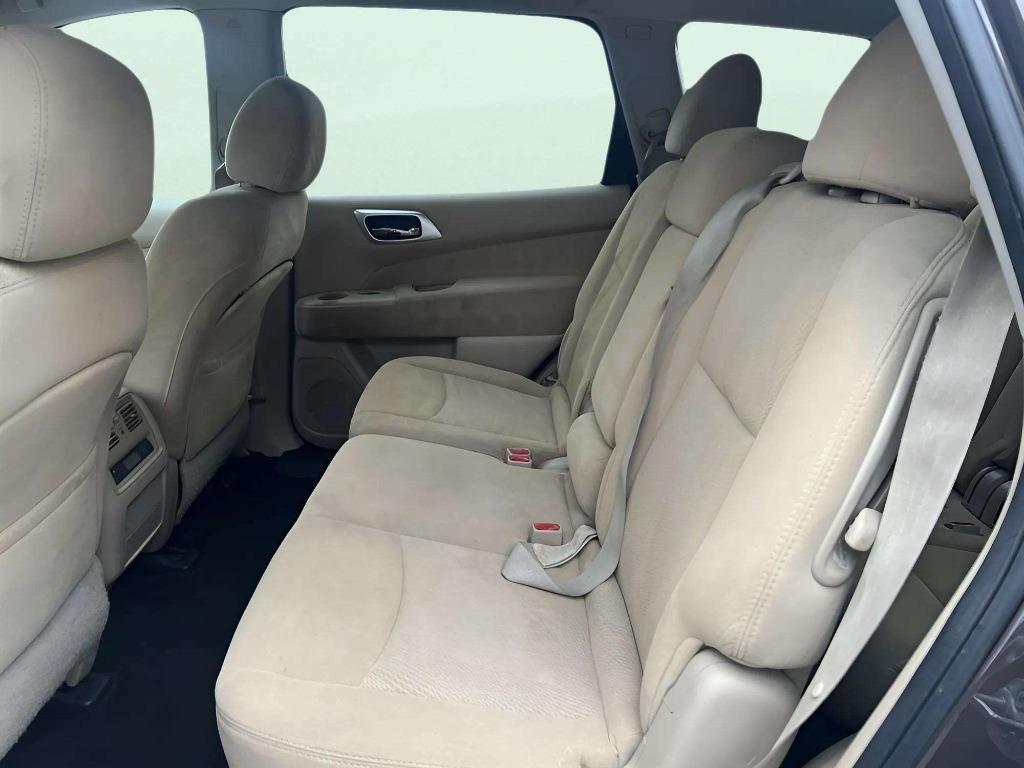 2016 Nissan Pathfinder - $9,995