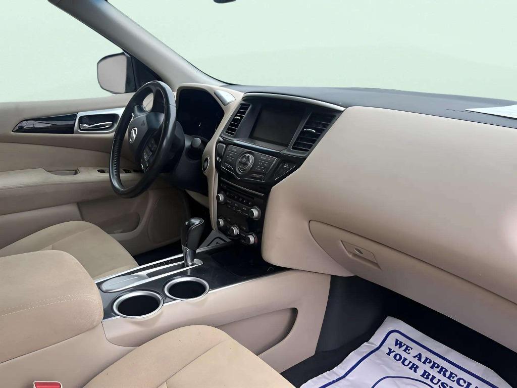 2016 Nissan Pathfinder - $9,995