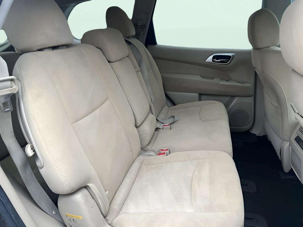 2016 Nissan Pathfinder - $9,995