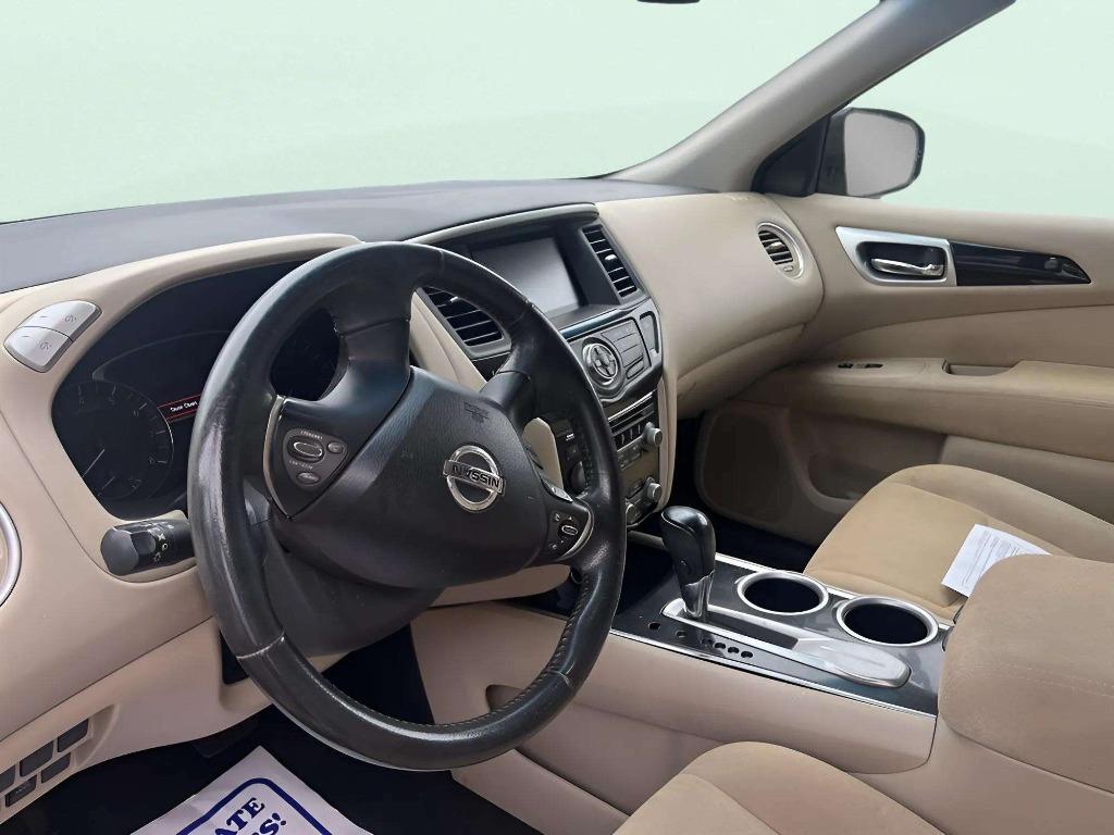 2016 Nissan Pathfinder - $9,995
