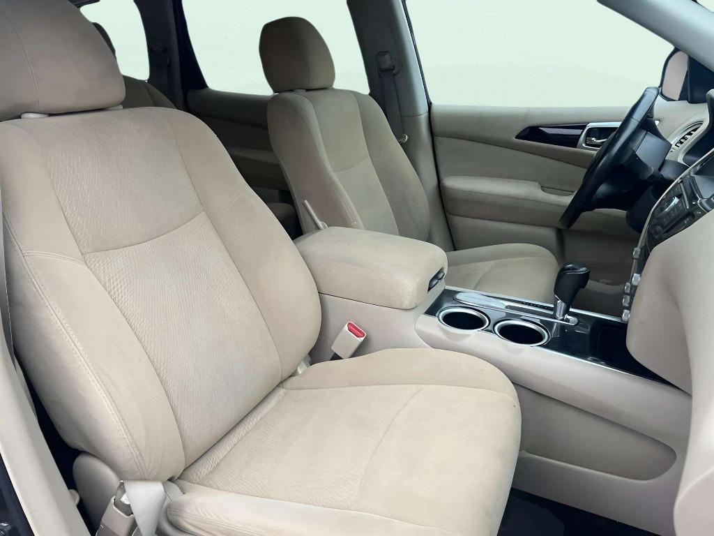 2016 Nissan Pathfinder - $9,995