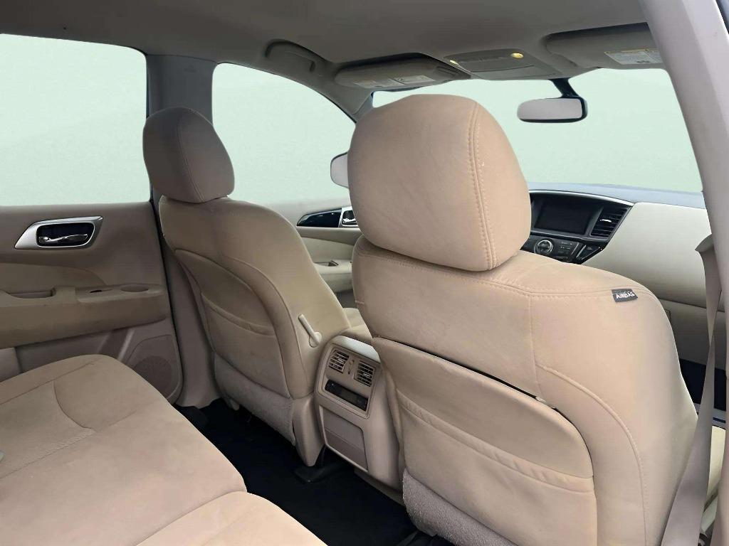 2016 Nissan Pathfinder - $9,995