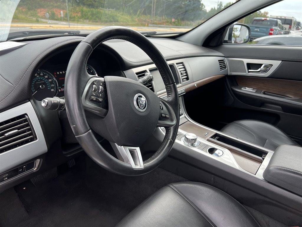 2012 Jaguar XF photo