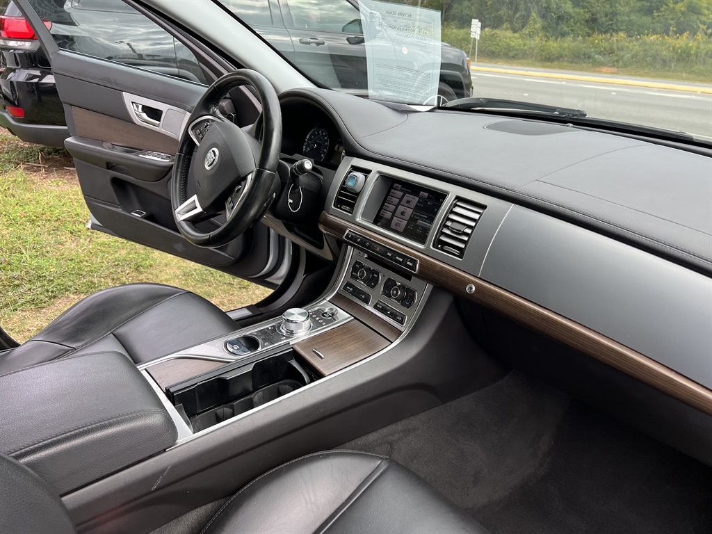 2012 Jaguar XF photo