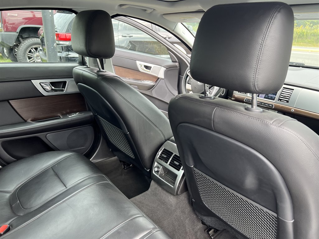 2012 Jaguar XF photo