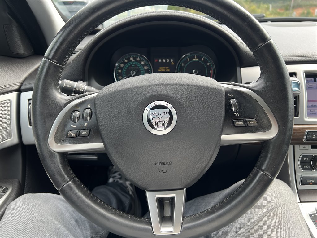 2012 Jaguar XF photo