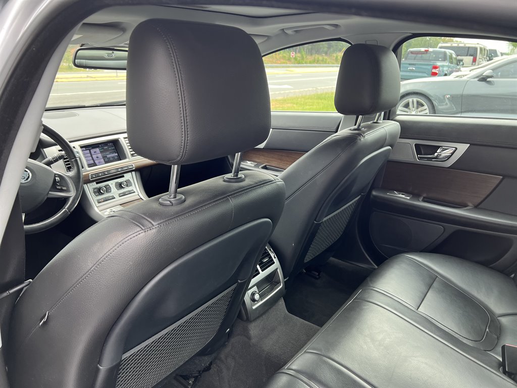 2012 Jaguar XF photo