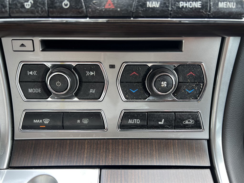 2012 Jaguar XF photo