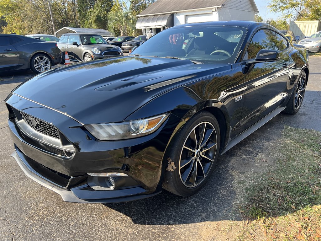 2015 FORD Mustang Coupe - $16,995
