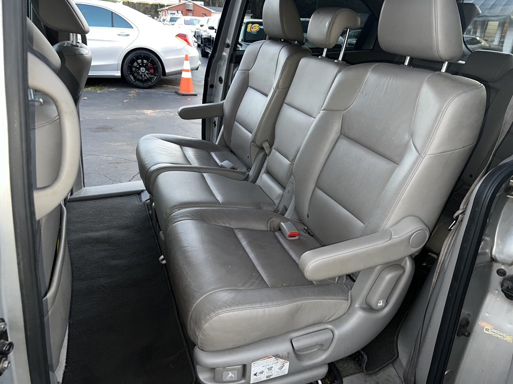 2013 Honda Odyssey Touring photo