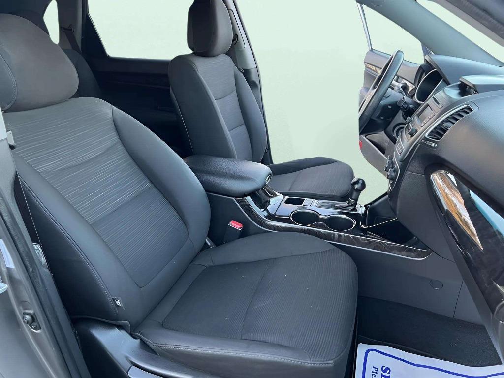 2014 Kia Sorento - $8,000
