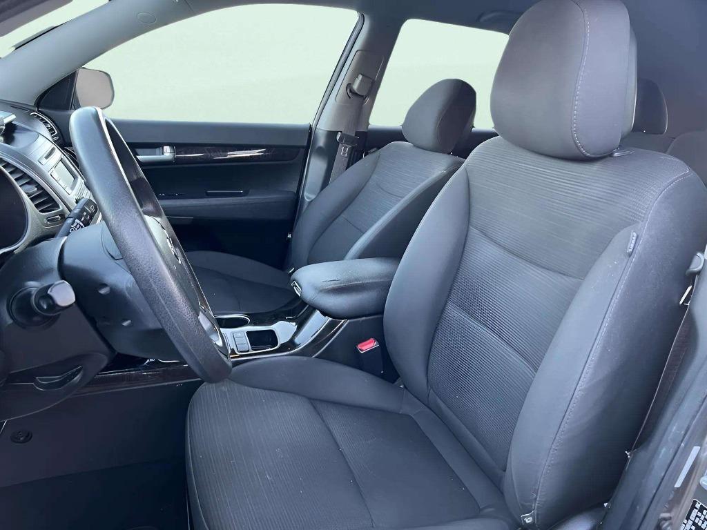 2014 Kia Sorento - $8,000