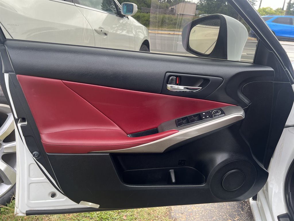 2015 Lexus IS 350 photo