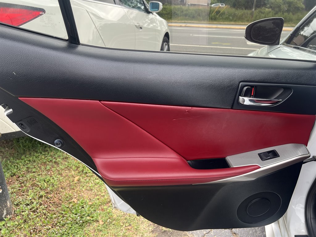 2015 Lexus IS 350 photo
