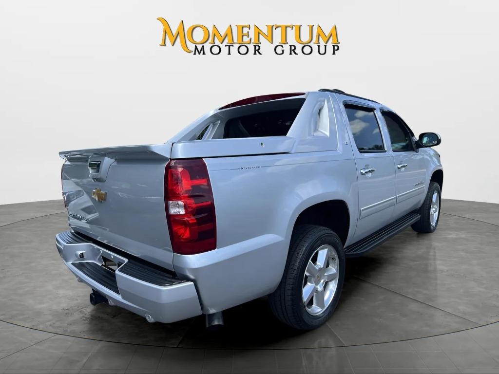 2012 Chevrolet Avalanche - $14,995