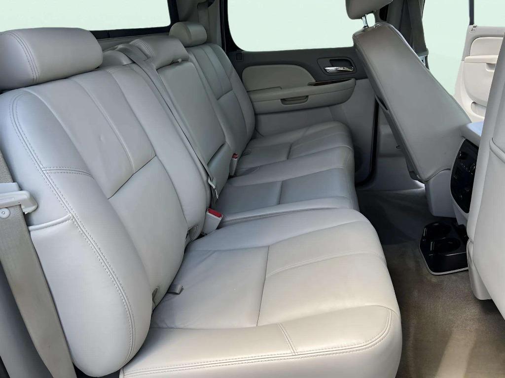 2012 Chevrolet Avalanche - $14,995