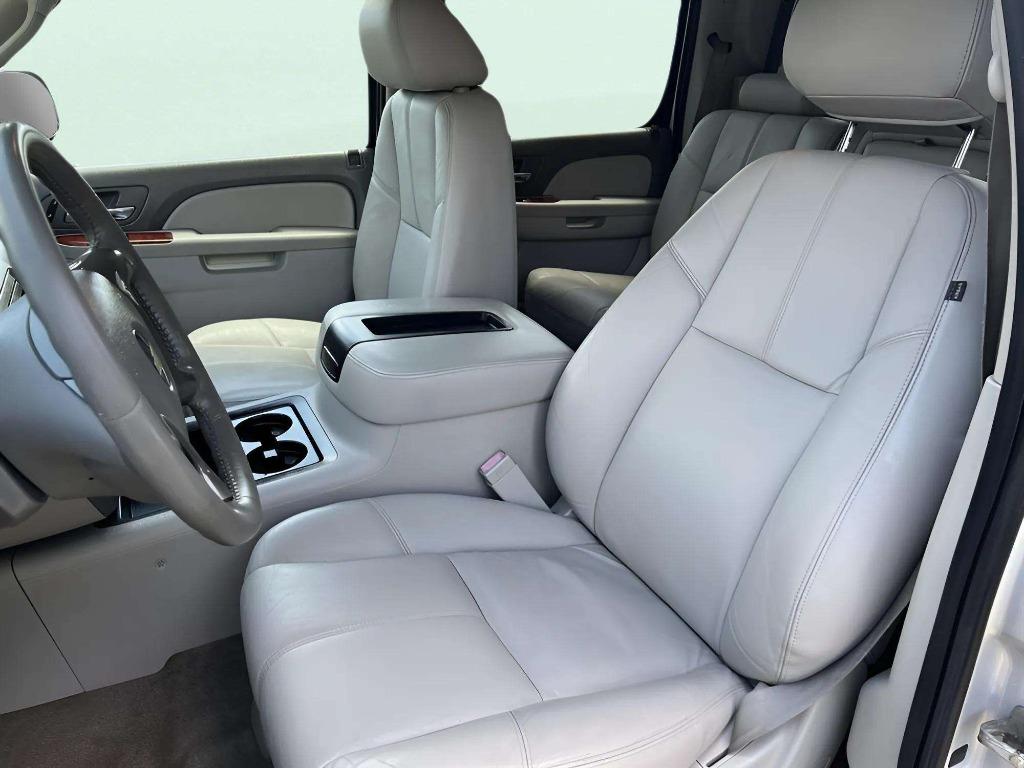 2012 Chevrolet Avalanche - $14,995