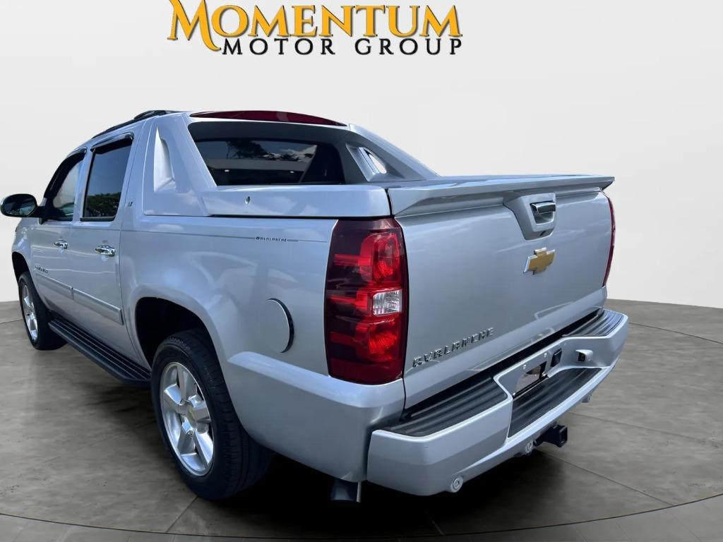 2012 Chevrolet Avalanche - $14,995