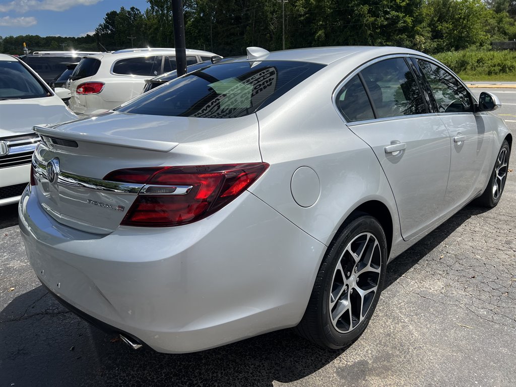 2017 Buick Regal Sport Touring photo