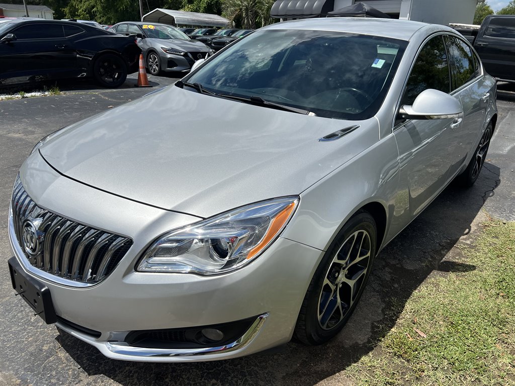 2017 Buick Regal Sport Touring photo